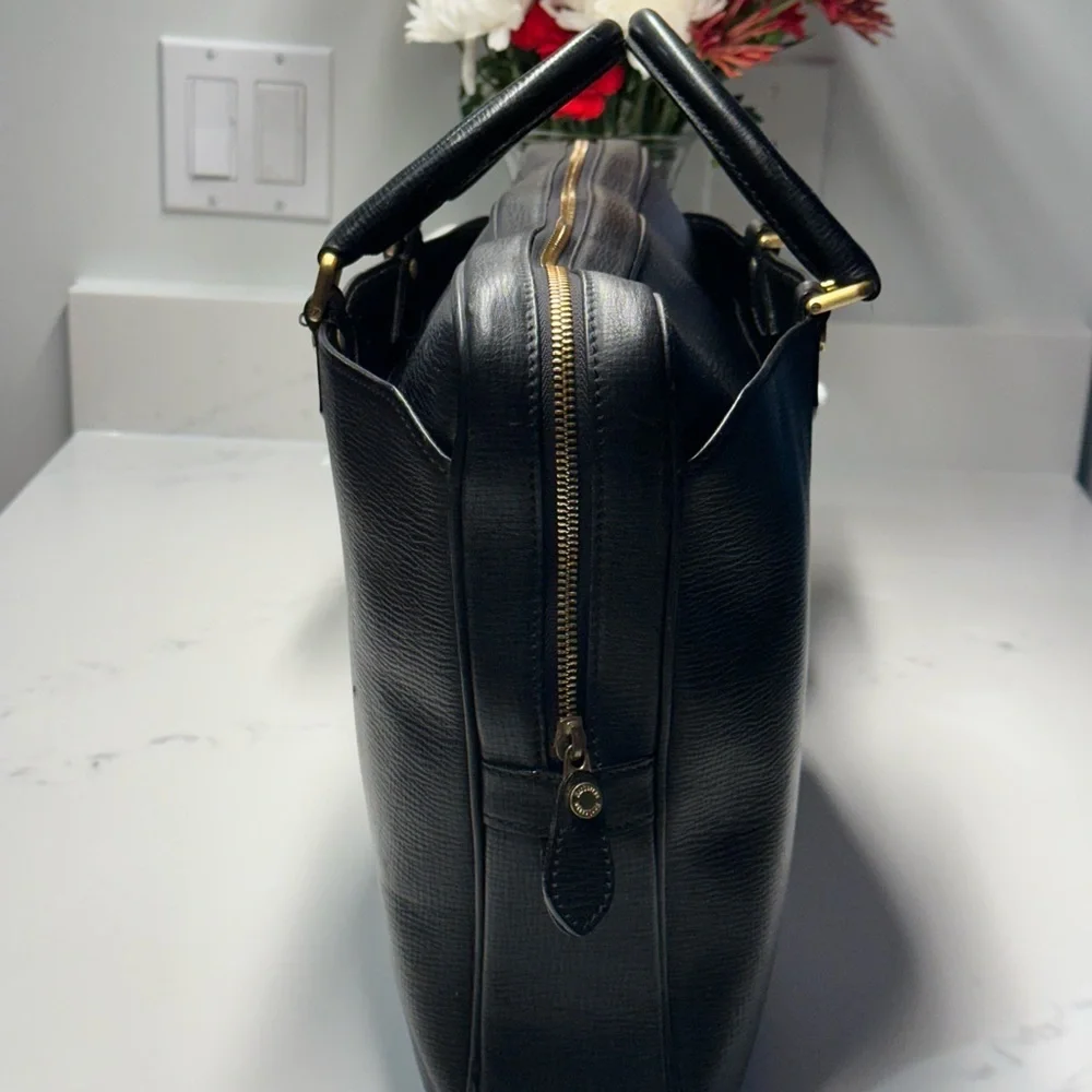 Burberrys Elegant Black Leather Unisex Business Bag EUC